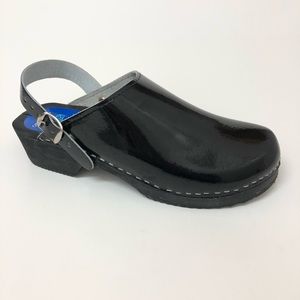 Cape Clogs Torpatoffeln Black Patent Clog